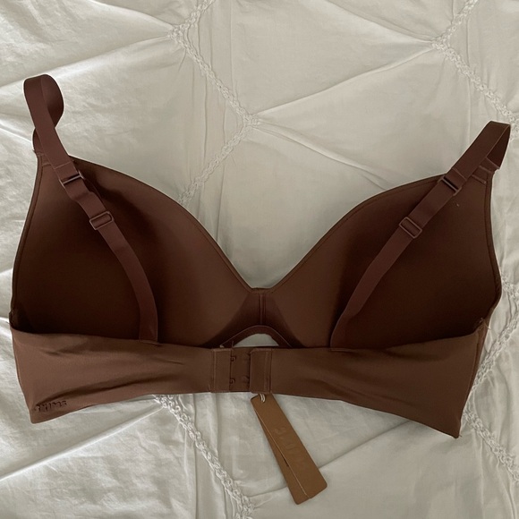 SKIMS Wireless Form T-Shirt Demi Bra - Picture 2 of 4